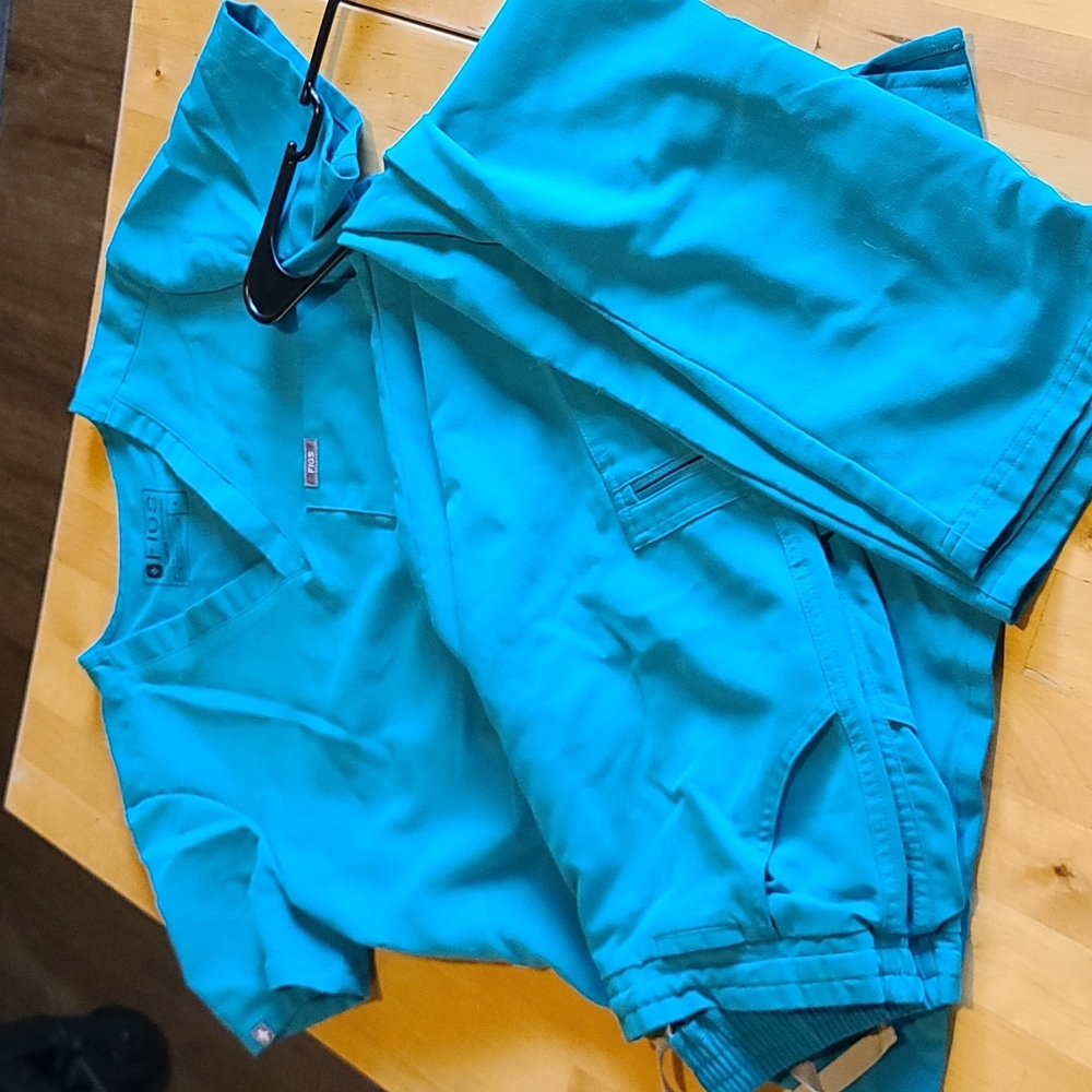 Figs set. Small. Teal. Catarina and yola.